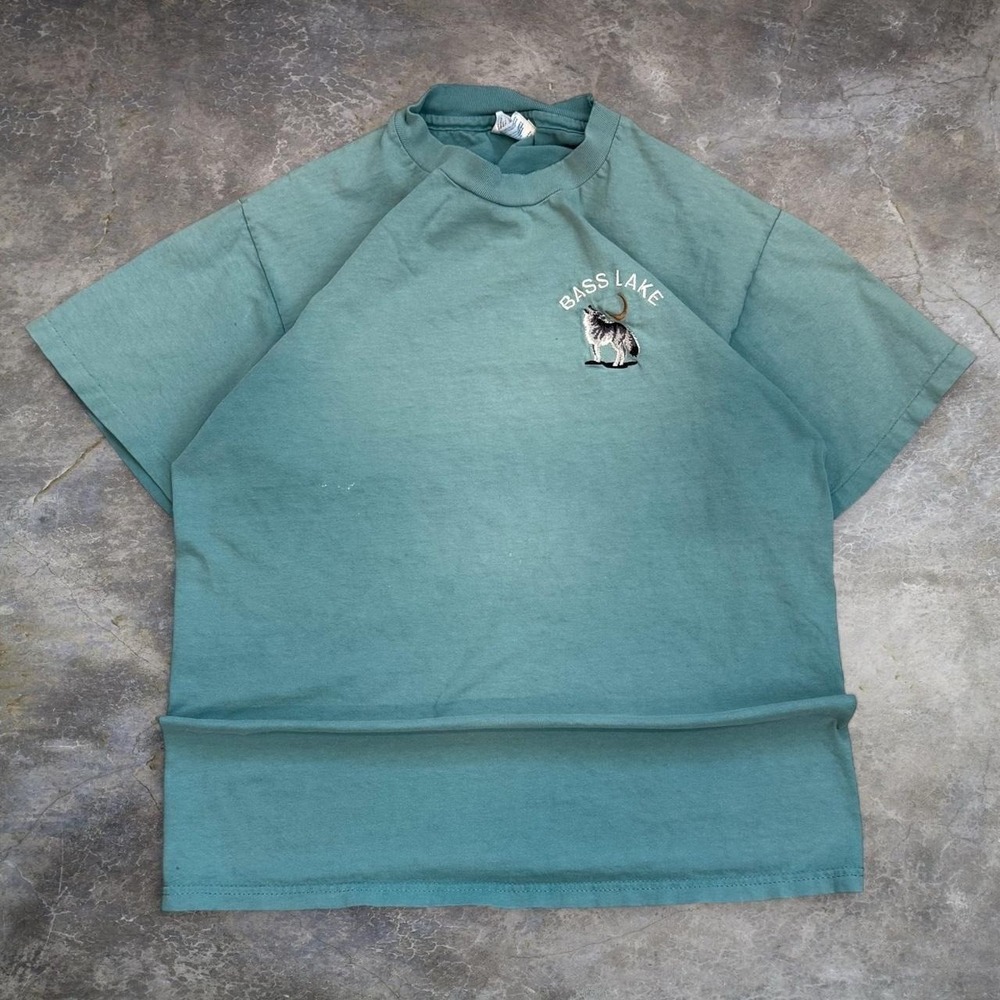 Vintage Faded Green Distressed Bass Lake Wolf Embroidered Tee Adult Medium 90s